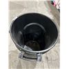 Image 5 : Rubbermaid Roughneck 32-Gallon Refuse Containers, Lot of 2