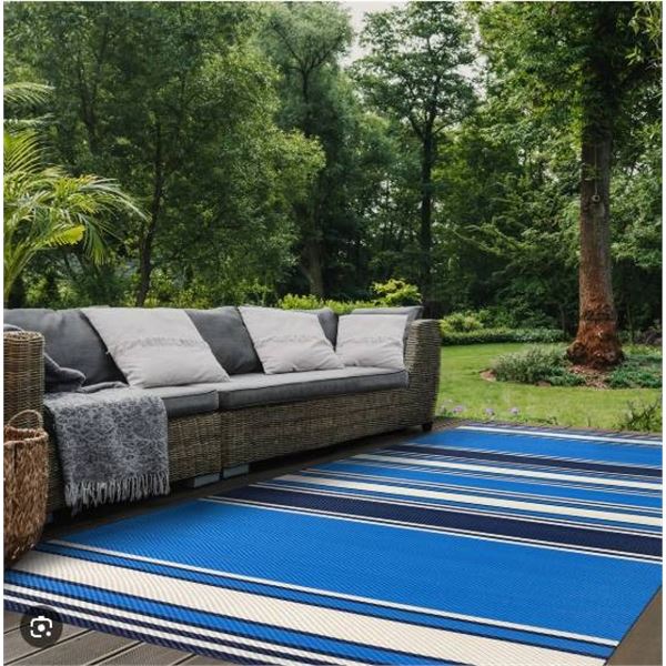 Blue and White Striped Rollable Item with Handle, Length 5ft