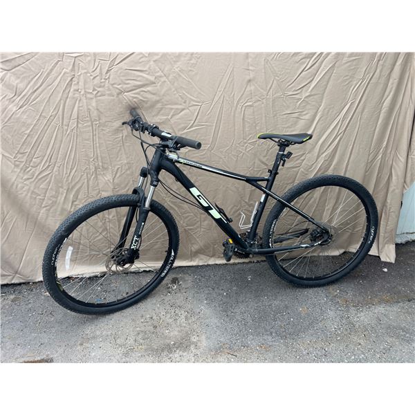 GT Avalanche Comp Mountain Bike with Front Suspension