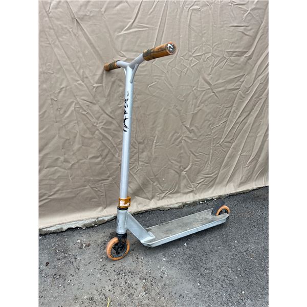 Push Scooter with Metal Deck and Rubber Hand Grips