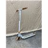 Image 1 : Push Scooter with Metal Deck and Rubber Hand Grips