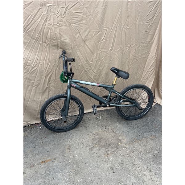Diamondback Razor Mag Wheel Freestyle BMX Bike with Pegs – 20 Inch Frame