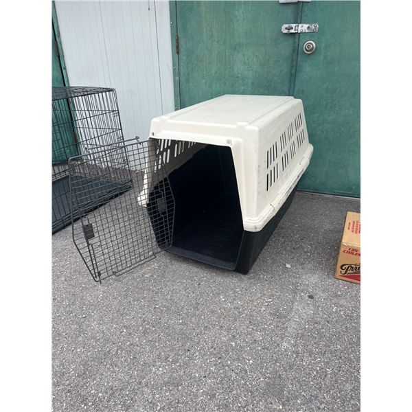 Plastic And Metal Pet Crate With Ventilation Panels