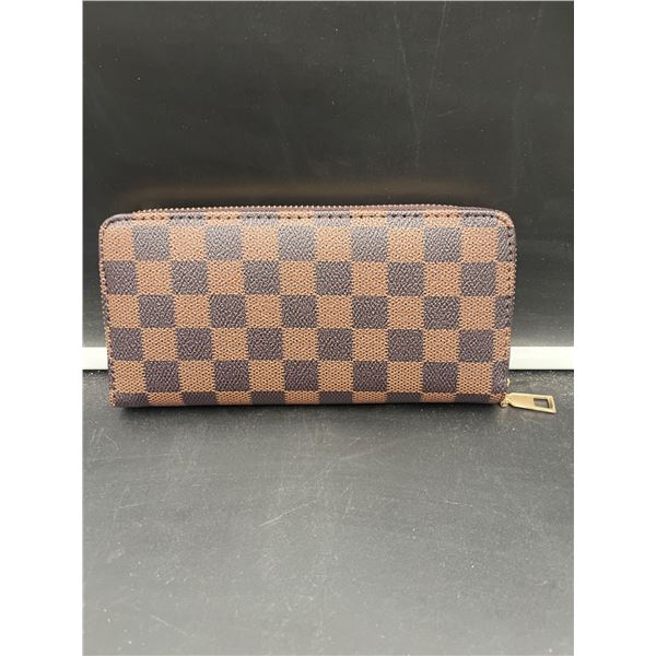 Checkered Pattern Zip-Around Wallet with Multiple Compartments