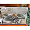 Image 2 : Over and Back 16-Piece Dinnerware Set in Sage Finish