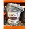 Image 2 : Life Comfort Reversible Sherpa Plush Blanket, King Size, 112 in x 92 in