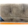 Image 3 : Kirkland Signature Pet Bed with Plush Cushion and Tufted Design