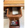 Image 5 : 1910 Singer Sewing Machine and Cabinet