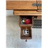 Image 7 : 1910 Singer Sewing Machine and Cabinet