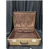 Image 3 : (2) Vintage Suit Cases (1) (16.5"x21") (1) (13"x17")