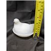 Image 2 : Vintage Small Milk Glass Nesting Chicken Capsule