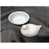 Image 3 : Vintage Small Milk Glass Nesting Chicken Capsule