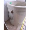 Image 3 : 8 gallon crock