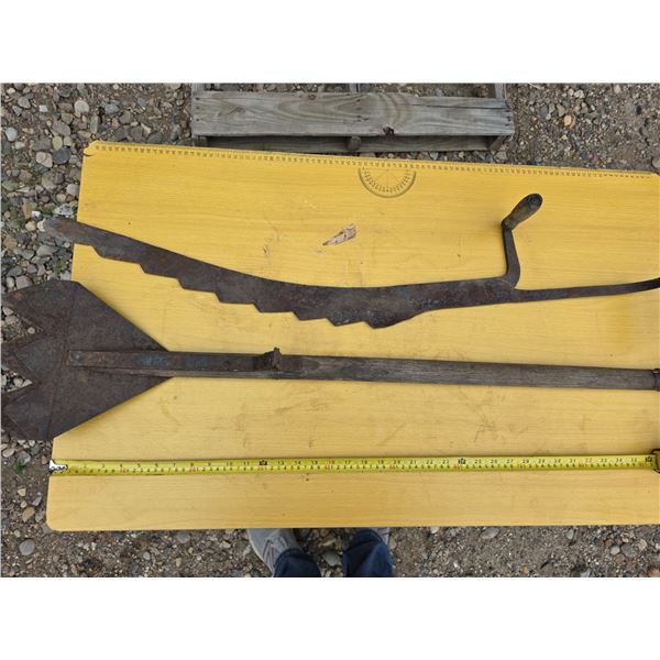 2 hay knives