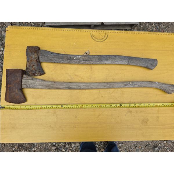 2 axes