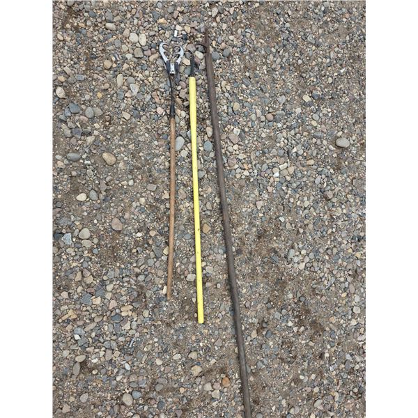 2 fishing spears 1 gaff