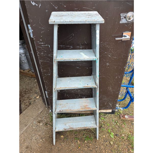 Wood ladder- 5FT