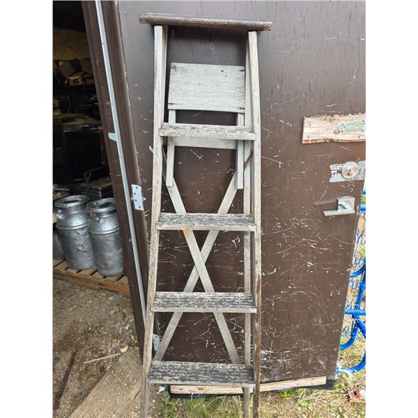 Wood ladder- 6FT
