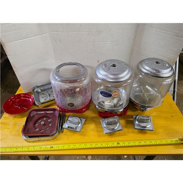 Lot of 3 complete Beaver candy dispenser tops