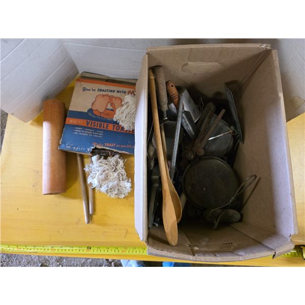 Lot of kitchen collectibles