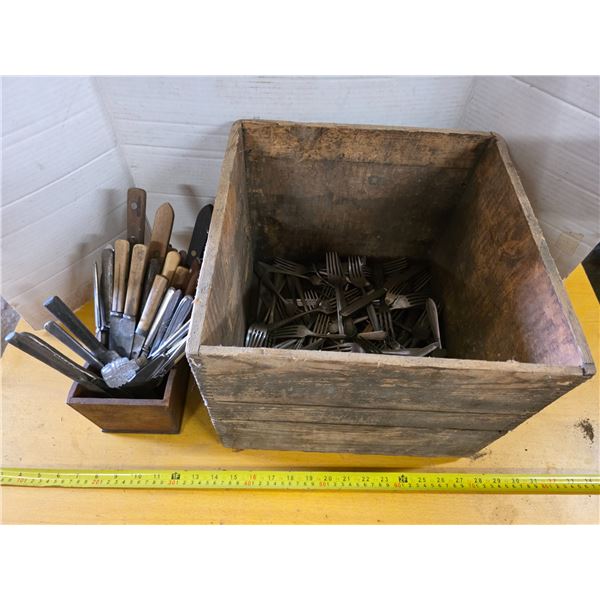 Wood crate and cutlery