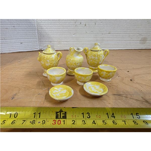 Miniature pottery set- 8 pieces