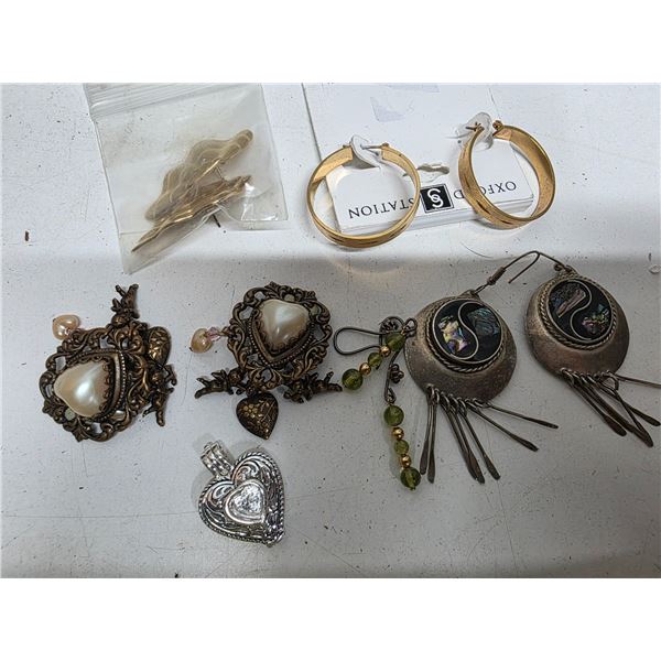 Lot of earrings, some mexican silver