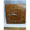 Image 2 : wall clock and Baby Ben alarm clock