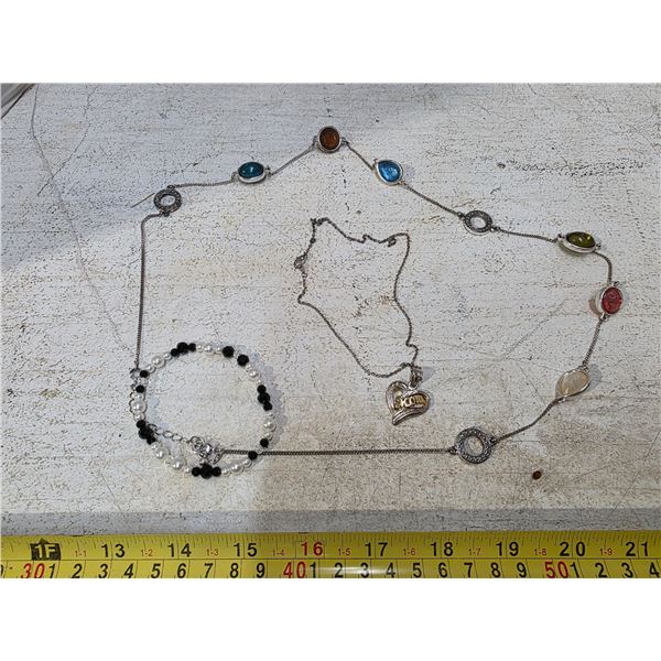 Lot of  necklaces 1 pearl and 1 beaded 28"L