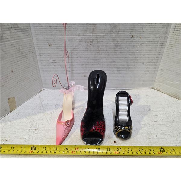 2 shoe ring holders and 1 shoe coin bank