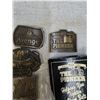 Image 3 : 4 belt buckles, the pioneer in box, petro canada, crown royal