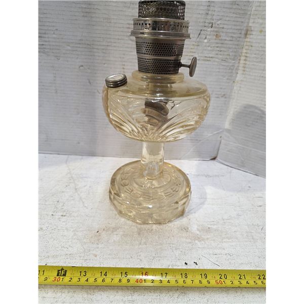 Vintage aladdin washington glass oil lamp- no chimney- amber color