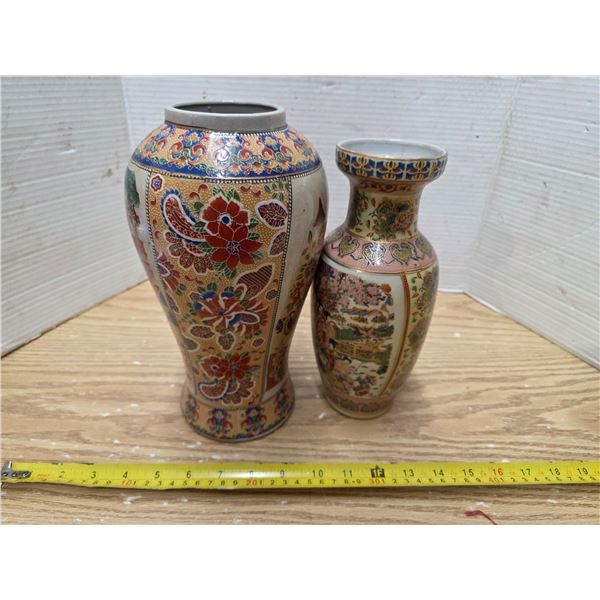 2 decorative vases