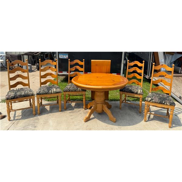 PEDESTAL TABLE WITH FIVE UPHOLSTERED CHAIRS AND LEAF