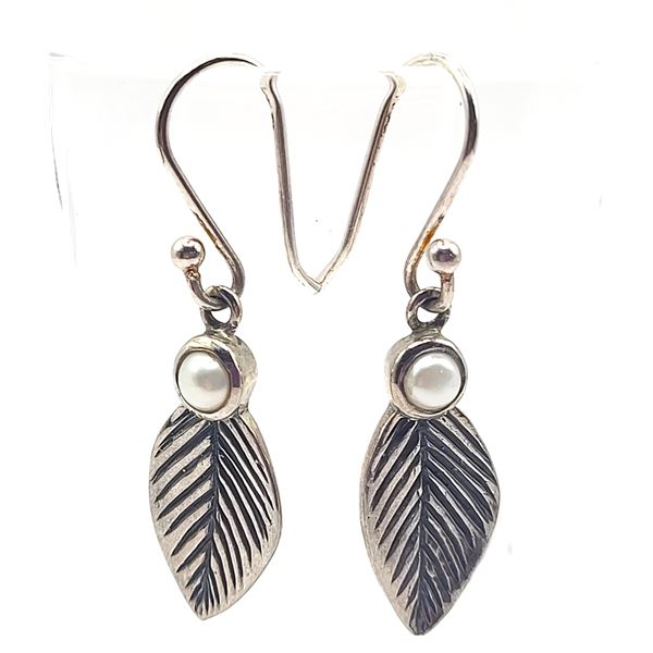 Dangling Leaf Earrings with Mabe' Pearl .925
