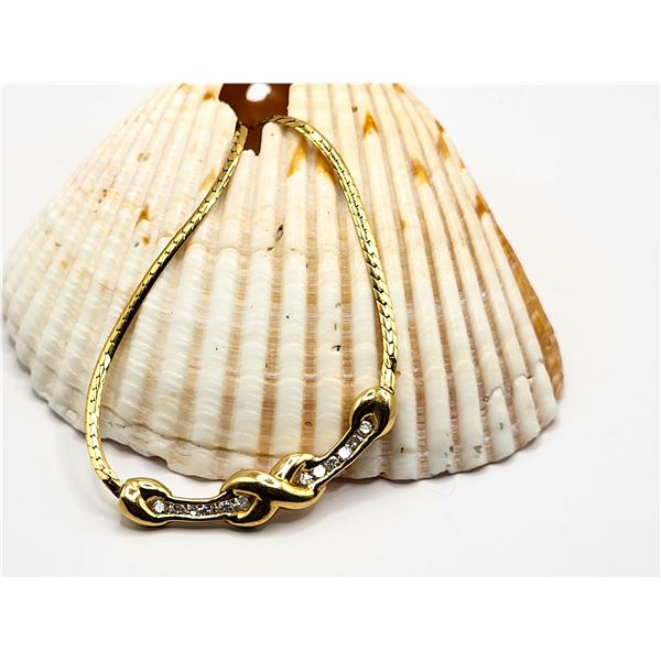 "Kiss" X Diamond Chevron Contour Necklace 14K