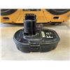 Image 2 : DEWALT SHOP RADIO AND BATTERY