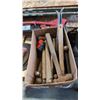 Image 2 : BOX OF HAMMERS, PRY BARS, TAPE MEASURE WITH GRINGING WHEELS AND DISCS