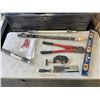 Image 1 : TRAY WITH BOLT CUTTERS, LEVEL, SAWS AND TELESCOPIC POLES