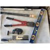 Image 2 : TRAY WITH BOLT CUTTERS, LEVEL, SAWS AND TELESCOPIC POLES