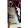 Image 3 : LARGE EXTENDING FISHING NET AND MANUAL PUMP SPRAYER
