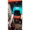 Image 1 : GREAT CHOICE PET CARRIER AND RETRACTABLE PROJECTION SCREEN