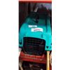 Image 2 : GREAT CHOICE PET CARRIER AND RETRACTABLE PROJECTION SCREEN