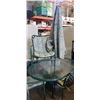 Image 2 : PATIO TABLE WITH UMBRELLA AND 5 CHAIRS