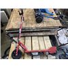 Image 1 : RAZOR ELECTRIC SCOOTER AND ELECTRIC KIDS DRIFTING CART