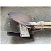 Image 2 : 3 SHOVELS, POLE SANDER AND TELESCOPIC POLE