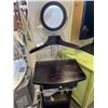 Image 3 : VALET STAND
