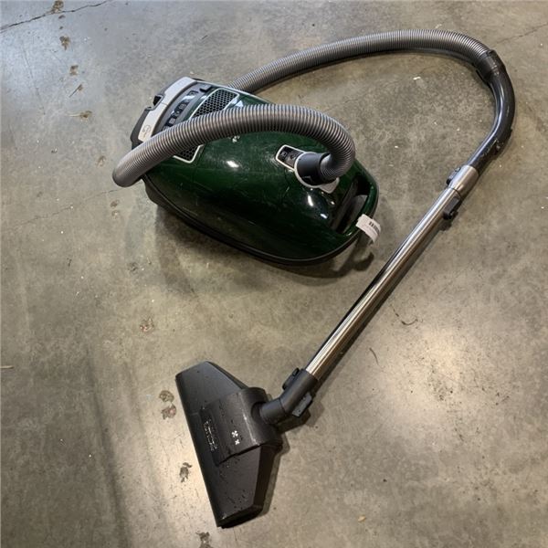 MIELE COMPLETE C3 POWERLINE LIMITED EDITION VACUUM, WORKING - HAS BURNING SMELL WHEN ON