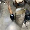 Image 2 : 2 DECORATIVE VASES