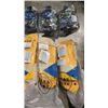 Image 4 : 4 NEW PAIRS OF SLIPPERS/SANDALS AND 4 NEW 12 PACKS OF HAIR CLIPS